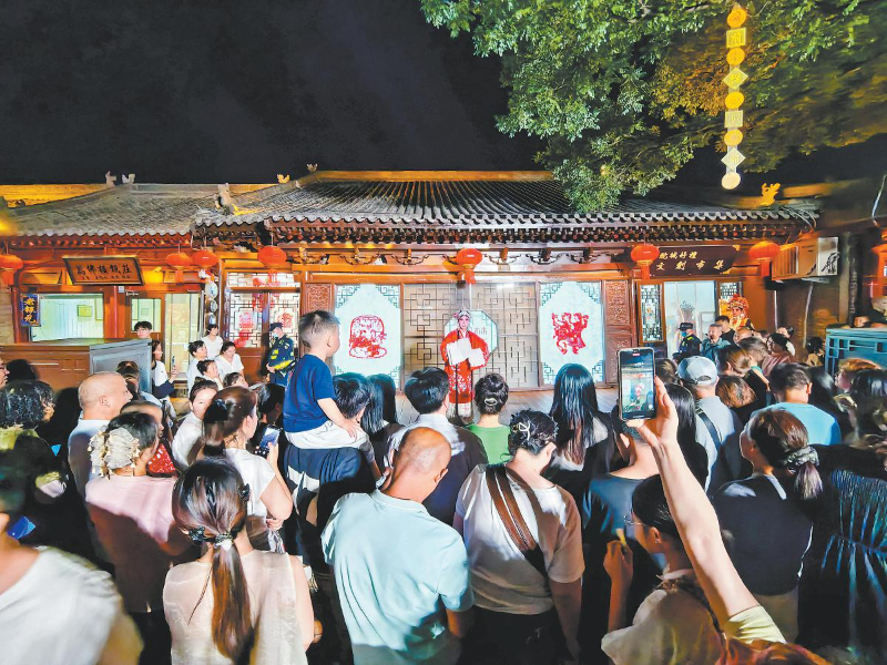 老街“夜未央”　文旅“热力足” ——2026“清爽榆林”古城系列文艺演出带火夜经济